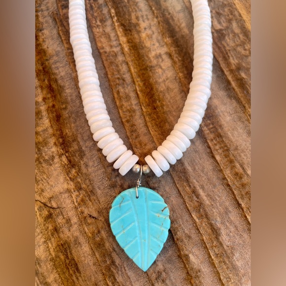 Native American Shell Disc and Turquoise Necklace - Picture 4 of 16